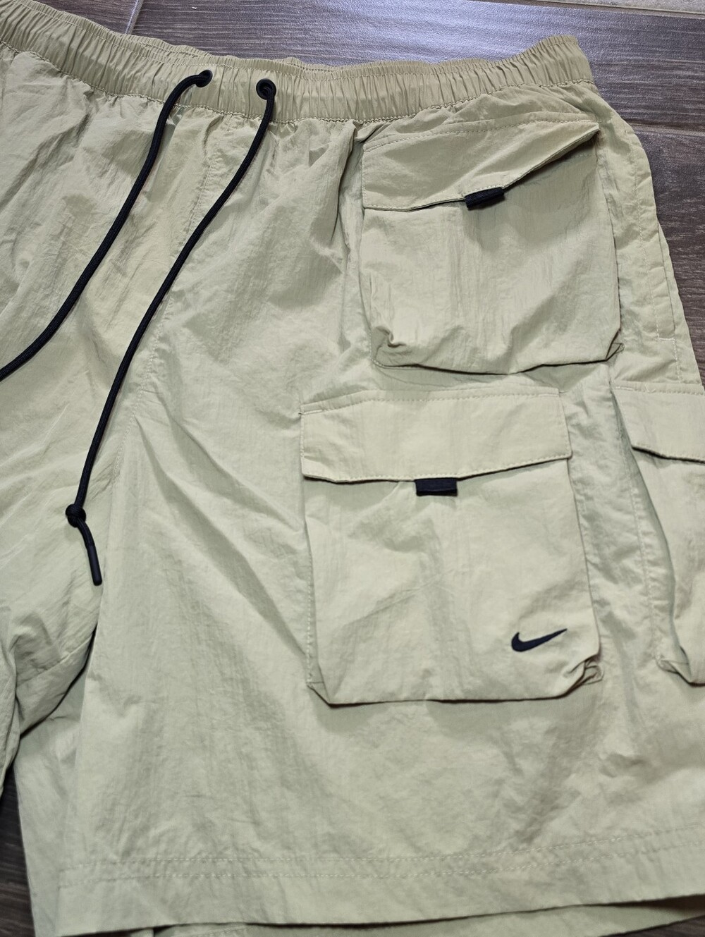 Nike Tech Woven Cargo Utility Shorts Beige Loose Fit HJ0677-297 Men’s Size L